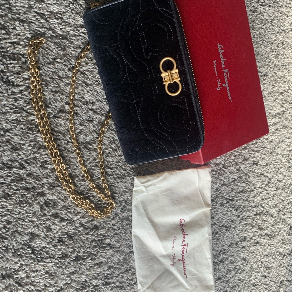 Ferragamo wallet on chain - Picture 1 of 6